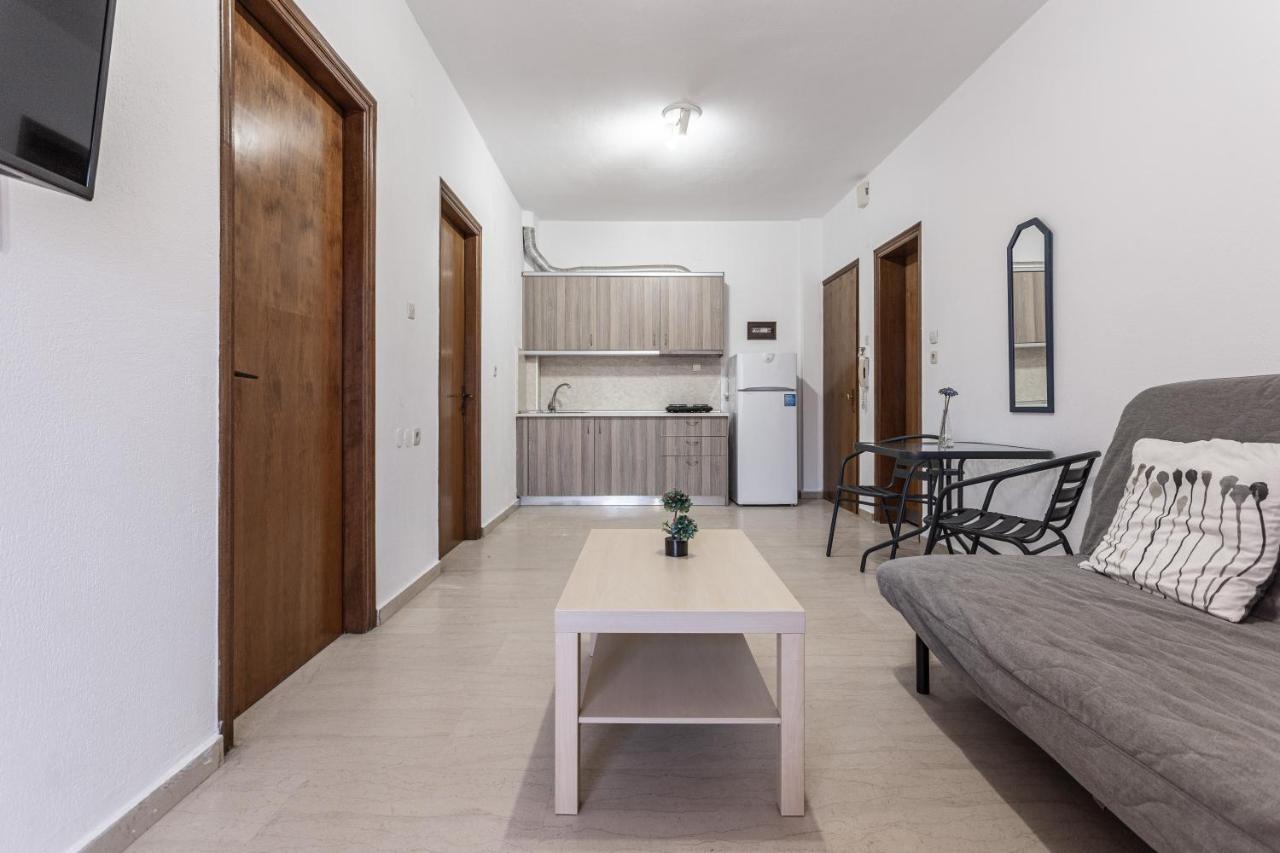Mike's Apartment *